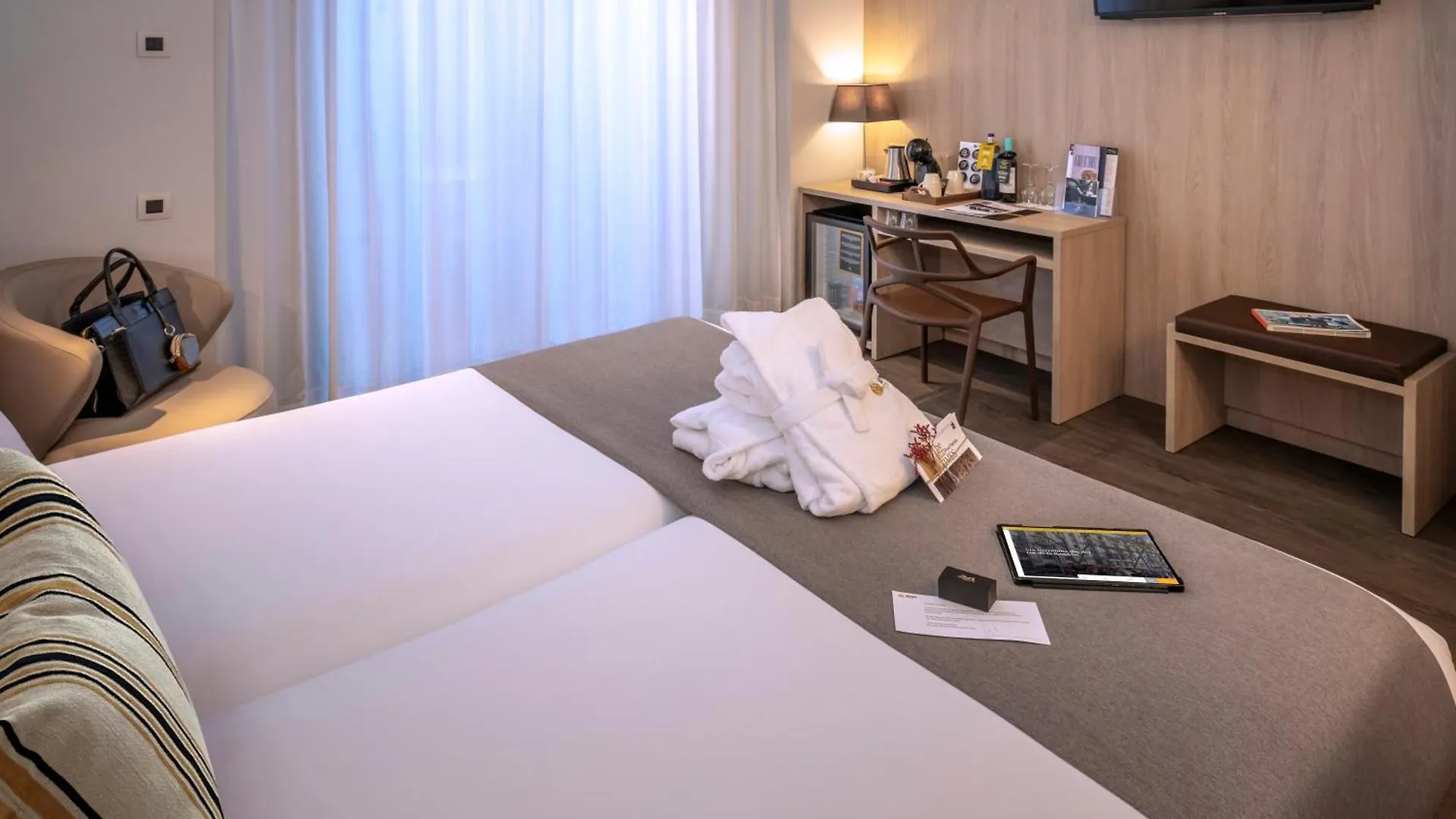 Hotel Serhs Rivoli Rambla Barselona 4*,